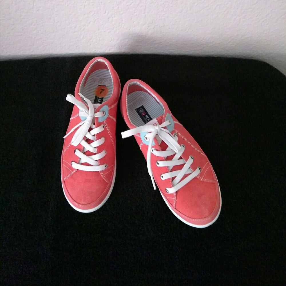 HELLY HENSON SNEAKERS